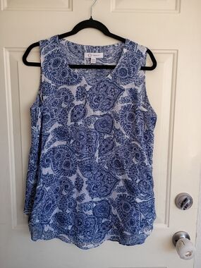 Cristina B. Blue & White Paisley Sleeveless Top Size Small